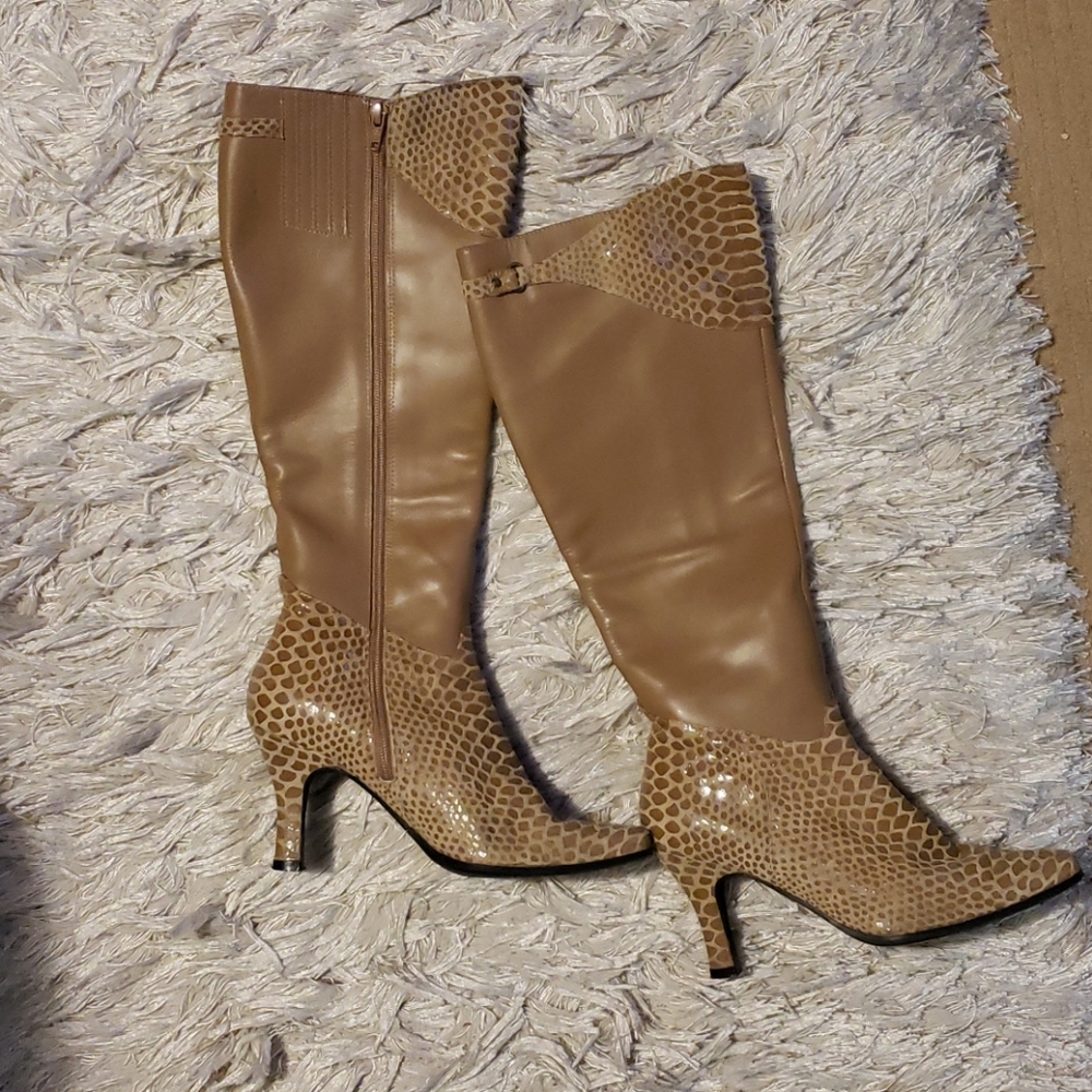 SOLD Bellini tan boots